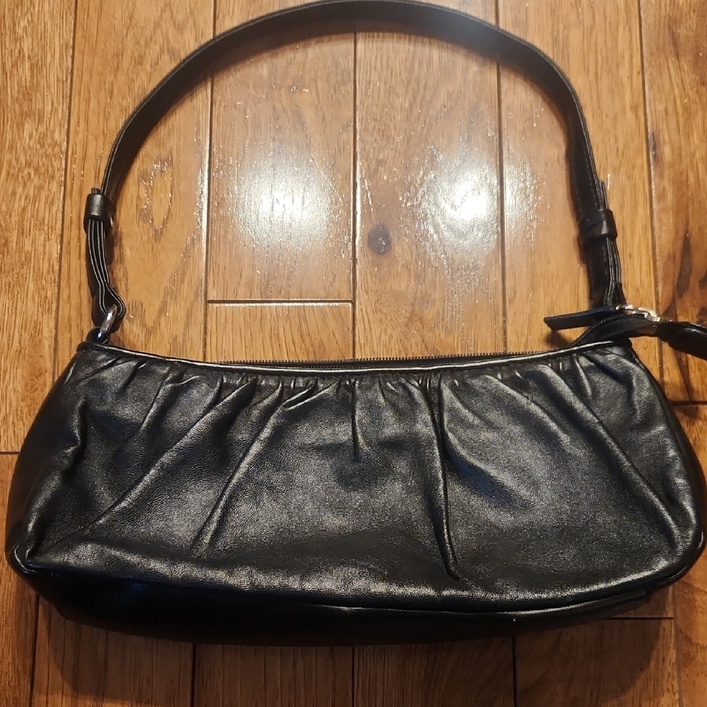 Worthington Black Leather Shoulder Bag – Lambskin 12″ x 6 P-007